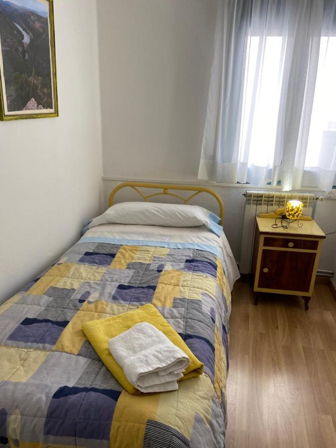 Hostal Casiano Camarasa Zewnętrze zdjęcie